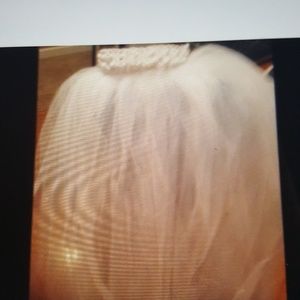 Wedding veil fingertip length